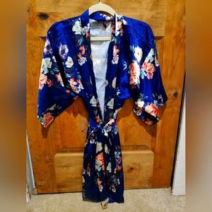 💥LAST CHANCE💥 Navy Blue Floral Robe